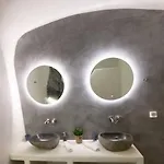 펜션 Belantza Cave House With Jacuzzi Vóthon