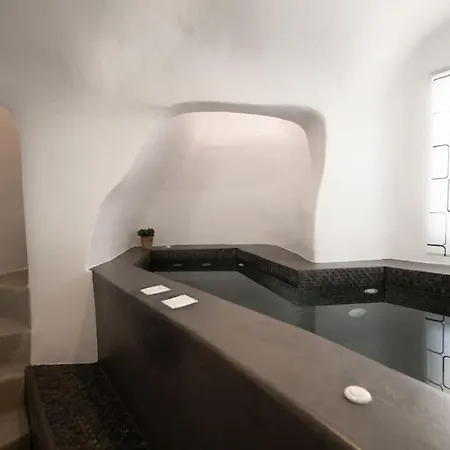 Belantza Cave House With Jacuzzi Feriehus Vóthon