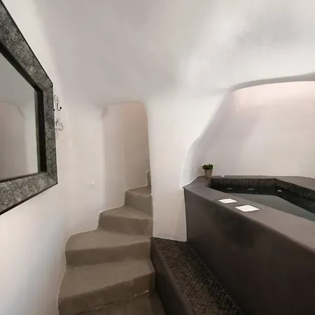 Feriehus Belantza Cave House With Jacuzzi *
