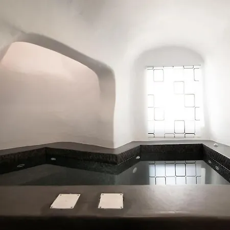 Feriehus Belantza Cave House With Jacuzzi *