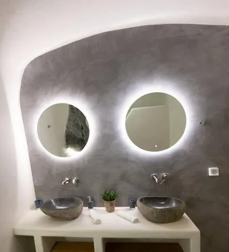 Semesterbostad Belantza Cave House With Jacuzzi Vóthon